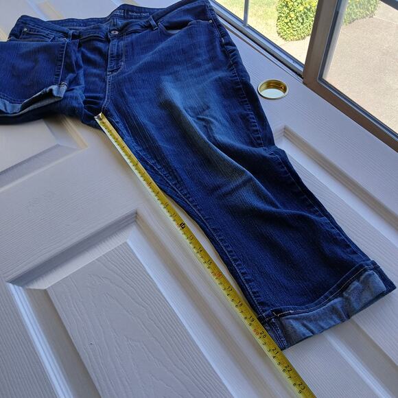 Levi Strauss Signature Modern Capri Denim Pants 20 W35 distressed stretch 40"W - Picture 13 of 14